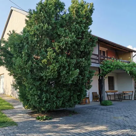 Eva Apartmanhaz Daire Csopak