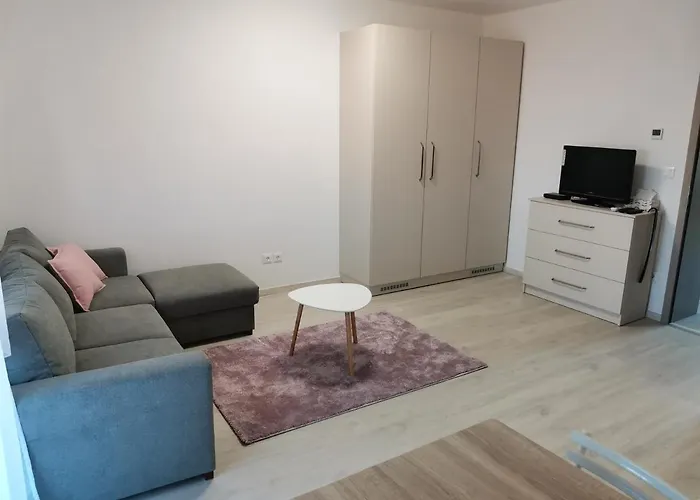 Eva Apartmanhaz *