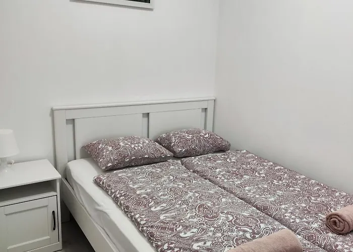 Eva Apartmanhaz 초팍